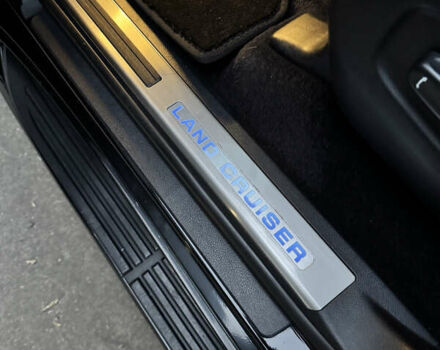 Черный Тойота Ленд Крузер, объемом двигателя 4.46 л и пробегом 177 тыс. км за 52000 $, фото 54 на Automoto.ua