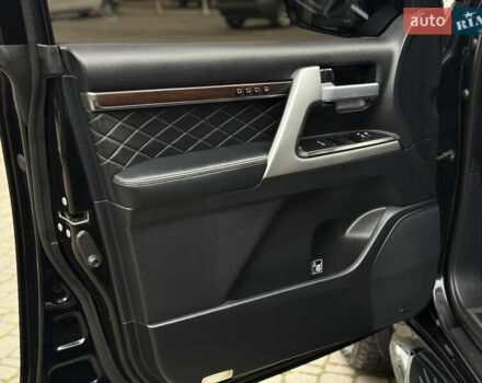Черный Тойота Ленд Крузер, объемом двигателя 4.46 л и пробегом 200 тыс. км за 50500 $, фото 24 на Automoto.ua