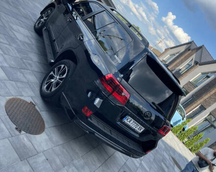 Черный Тойота Ленд Крузер, объемом двигателя 4.46 л и пробегом 204 тыс. км за 49000 $, фото 4 на Automoto.ua