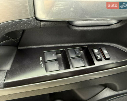 Черный Тойота Ленд Крузер, объемом двигателя 4.46 л и пробегом 101 тыс. км за 55000 $, фото 17 на Automoto.ua