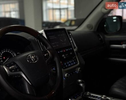 Черный Тойота Ленд Крузер, объемом двигателя 4.46 л и пробегом 185 тыс. км за 51200 $, фото 21 на Automoto.ua