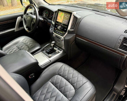 Черный Тойота Ленд Крузер, объемом двигателя 4.46 л и пробегом 118 тыс. км за 55500 $, фото 46 на Automoto.ua