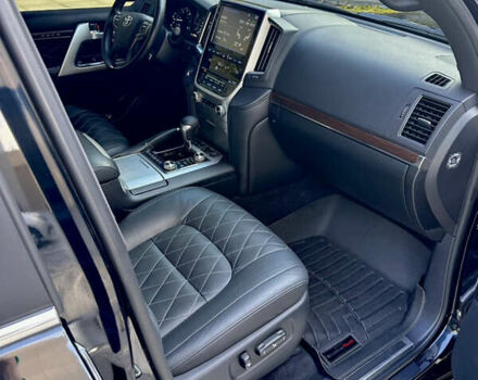 Черный Тойота Ленд Крузер, объемом двигателя 4.46 л и пробегом 320 тыс. км за 45999 $, фото 19 на Automoto.ua