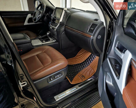 Черный Тойота Ленд Крузер, объемом двигателя 4.61 л и пробегом 132 тыс. км за 57000 $, фото 11 на Automoto.ua