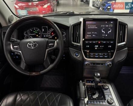 Черный Тойота Ленд Крузер, объемом двигателя 4.46 л и пробегом 185 тыс. км за 51200 $, фото 7 на Automoto.ua