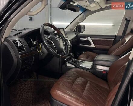 Черный Тойота Ленд Крузер, объемом двигателя 4.46 л и пробегом 208 тыс. км за 50500 $, фото 6 на Automoto.ua