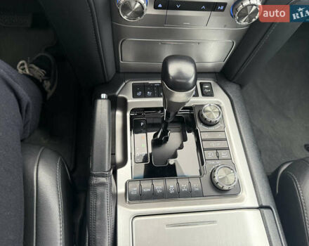 Черный Тойота Ленд Крузер, объемом двигателя 4.46 л и пробегом 101 тыс. км за 55000 $, фото 31 на Automoto.ua