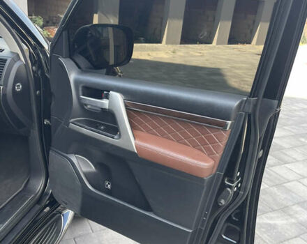 Черный Тойота Ленд Крузер, объемом двигателя 4.46 л и пробегом 204 тыс. км за 49000 $, фото 7 на Automoto.ua