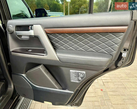 Черный Тойота Ленд Крузер, объемом двигателя 4.46 л и пробегом 118 тыс. км за 55500 $, фото 44 на Automoto.ua