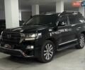Черный Тойота Ленд Крузер, объемом двигателя 4.46 л и пробегом 185 тыс. км за 51200 $, фото 1 на Automoto.ua
