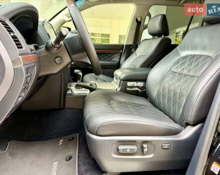 Черный Тойота Ленд Крузер, объемом двигателя 4.46 л и пробегом 118 тыс. км за 55500 $, фото 28 на Automoto.ua