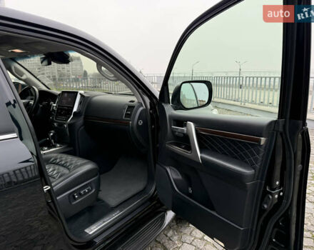 Черный Тойота Ленд Крузер, объемом двигателя 4.46 л и пробегом 101 тыс. км за 55000 $, фото 24 на Automoto.ua