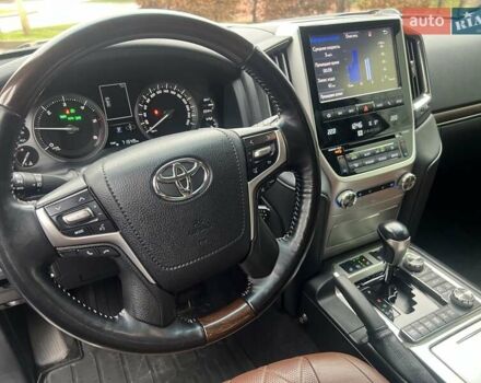 Черный Тойота Ленд Крузер, объемом двигателя 4.46 л и пробегом 98 тыс. км за 59000 $, фото 17 на Automoto.ua