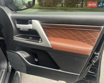 Черный Тойота Ленд Крузер, объемом двигателя 4.46 л и пробегом 98 тыс. км за 59000 $, фото 12 на Automoto.ua