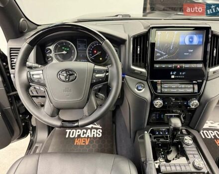 Чорний Тойота Ленд Крузер, об'ємом двигуна 4.46 л та пробігом 123 тис. км за 67400 $, фото 61 на Automoto.ua