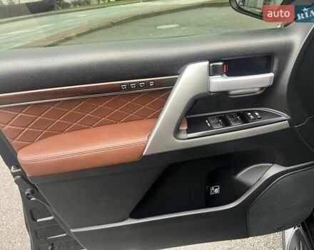 Черный Тойота Ленд Крузер, объемом двигателя 4.46 л и пробегом 98 тыс. км за 59000 $, фото 18 на Automoto.ua