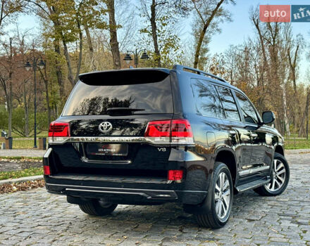 Чорний Тойота Ленд Крузер, об'ємом двигуна 4.46 л та пробігом 260 тис. км за 49999 $, фото 94 на Automoto.ua