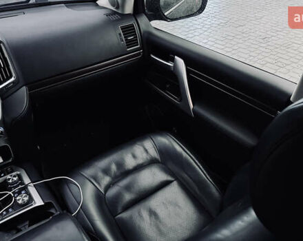 Черный Тойота Ленд Крузер, объемом двигателя 4.46 л и пробегом 179 тыс. км за 55000 $, фото 16 на Automoto.ua