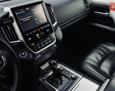 Черный Тойота Ленд Крузер, объемом двигателя 4.46 л и пробегом 179 тыс. км за 55000 $, фото 22 на Automoto.ua