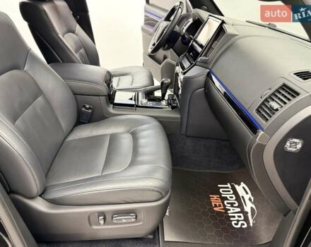 Чорний Тойота Ленд Крузер, об'ємом двигуна 4.46 л та пробігом 123 тис. км за 67400 $, фото 30 на Automoto.ua