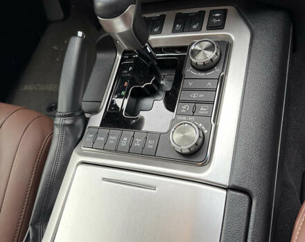 Чорний Тойота Ленд Крузер, об'ємом двигуна 4.46 л та пробігом 8 тис. км за 95000 $, фото 8 на Automoto.ua