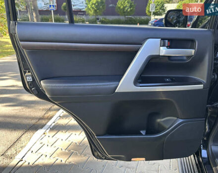 Тойота Ленд Крузер 2019 у Києві на Automoto.ua Чорний Тойота Ленд Крузер, об'ємом двигуна 4.46 л та пробігом 78 тис. км за 55800 $, фото 46 на Automoto.ua