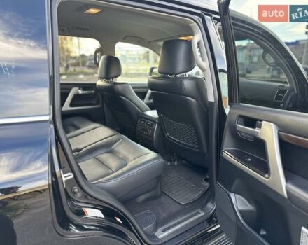 Черный Тойота Ленд Крузер, объемом двигателя 4.46 л и пробегом 95 тыс. км за 57500 $, фото 17 на Automoto.ua