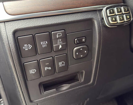 Чорний Тойота Ленд Крузер, об'ємом двигуна 4.46 л та пробігом 8 тис. км за 95000 $, фото 18 на Automoto.ua