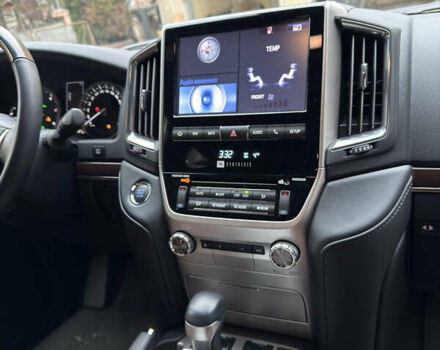 Чорний Тойота Ленд Крузер, об'ємом двигуна 4.46 л та пробігом 8 тис. км за 95000 $, фото 9 на Automoto.ua