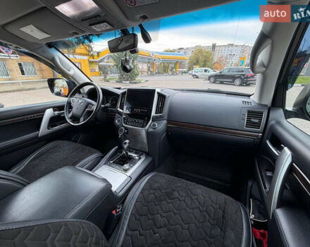 Черный Тойота Ленд Крузер, объемом двигателя 4.46 л и пробегом 93 тыс. км за 63999 $, фото 48 на Automoto.ua