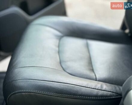 Черный Тойота Ленд Крузер, объемом двигателя 4.46 л и пробегом 95 тыс. км за 57500 $, фото 29 на Automoto.ua