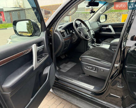 Черный Тойота Ленд Крузер, объемом двигателя 4.46 л и пробегом 93 тыс. км за 63999 $, фото 22 на Automoto.ua