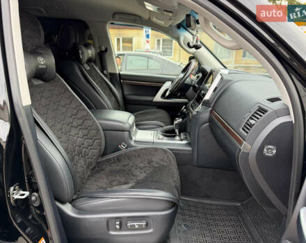 Черный Тойота Ленд Крузер, объемом двигателя 4.46 л и пробегом 93 тыс. км за 63999 $, фото 43 на Automoto.ua