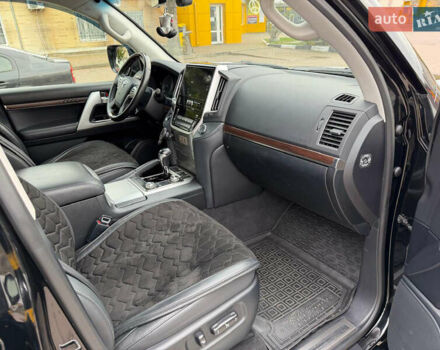 Черный Тойота Ленд Крузер, объемом двигателя 4.46 л и пробегом 93 тыс. км за 63999 $, фото 39 на Automoto.ua