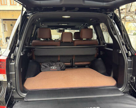 Чорний Тойота Ленд Крузер, об'ємом двигуна 4.46 л та пробігом 8 тис. км за 95000 $, фото 2 на Automoto.ua