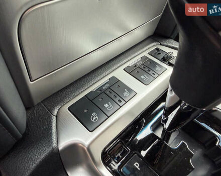 Черный Тойота Ленд Крузер, объемом двигателя 4.46 л и пробегом 93 тыс. км за 63999 $, фото 57 на Automoto.ua