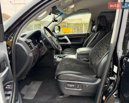 Черный Тойота Ленд Крузер, объемом двигателя 4.46 л и пробегом 93 тыс. км за 63999 $, фото 20 на Automoto.ua