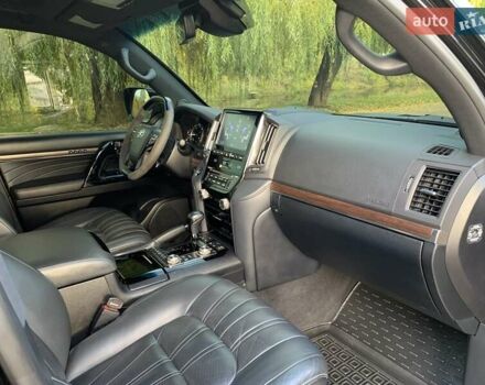 Черный Тойота Ленд Крузер, объемом двигателя 4.46 л и пробегом 190 тыс. км за 58888 $, фото 35 на Automoto.ua