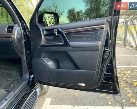 Черный Тойота Ленд Крузер, объемом двигателя 4.46 л и пробегом 190 тыс. км за 58888 $, фото 34 на Automoto.ua