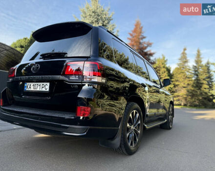 Тойота Ленд Крузер 2020 у Києві на Automoto.ua Чорний Тойота Ленд Крузер, об'ємом двигуна 4.46 л та пробігом 75 тис. км за 67000 $, фото 16 на Automoto.ua