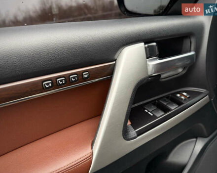 Черный Тойота Ленд Крузер, объемом двигателя 4.61 л и пробегом 67 тыс. км за 62800 $, фото 39 на Automoto.ua