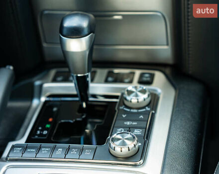 Чорний Тойота Ленд Крузер, об'ємом двигуна 4.46 л та пробігом 46 тис. км за 78000 $, фото 15 на Automoto.ua