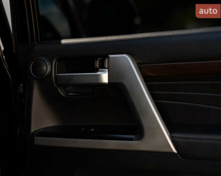 Чорний Тойота Ленд Крузер, об'ємом двигуна 4.46 л та пробігом 46 тис. км за 78000 $, фото 9 на Automoto.ua