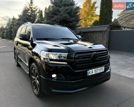 Тойота Ленд Крузер 2020 у Києві на Automoto.ua Чорний Тойота Ленд Крузер, об'ємом двигуна 4.46 л та пробігом 75 тис. км за 67000 $, фото 19 на Automoto.ua