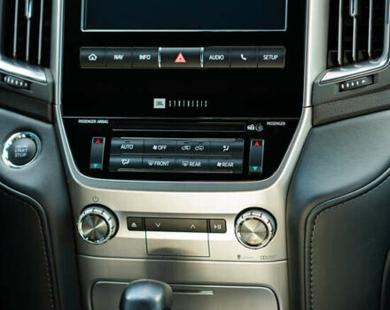 Чорний Тойота Ленд Крузер, об'ємом двигуна 4.46 л та пробігом 46 тис. км за 78000 $, фото 14 на Automoto.ua