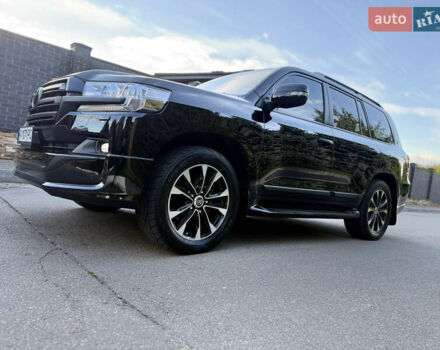 Тойота Ленд Крузер 2020 у Києві на Automoto.ua Чорний Тойота Ленд Крузер, об'ємом двигуна 4.46 л та пробігом 75 тис. км за 67000 $, фото 2 на Automoto.ua