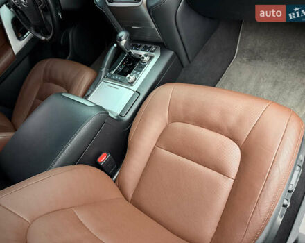 Черный Тойота Ленд Крузер, объемом двигателя 4.61 л и пробегом 67 тыс. км за 62800 $, фото 65 на Automoto.ua