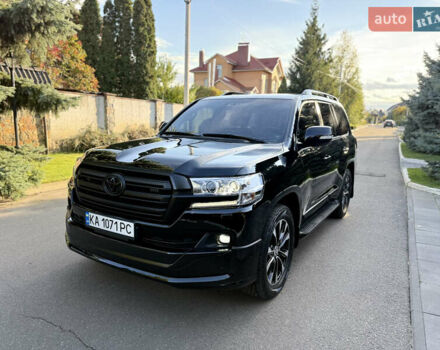Тойота Ленд Крузер 2020 у Києві на Automoto.ua Чорний Тойота Ленд Крузер, об'ємом двигуна 4.46 л та пробігом 75 тис. км за 67000 $, фото 4 на Automoto.ua