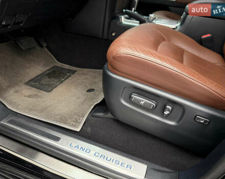 Черный Тойота Ленд Крузер, объемом двигателя 4.61 л и пробегом 67 тыс. км за 62800 $, фото 37 на Automoto.ua