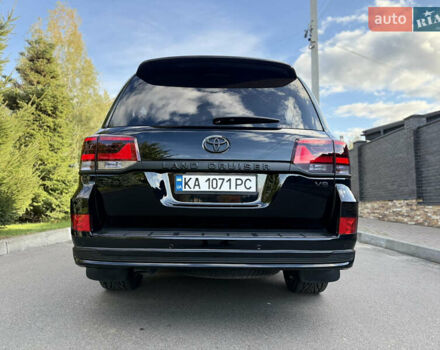 Тойота Ленд Крузер 2020 у Києві на Automoto.ua Чорний Тойота Ленд Крузер, об'ємом двигуна 4.46 л та пробігом 75 тис. км за 67000 $, фото 43 на Automoto.ua